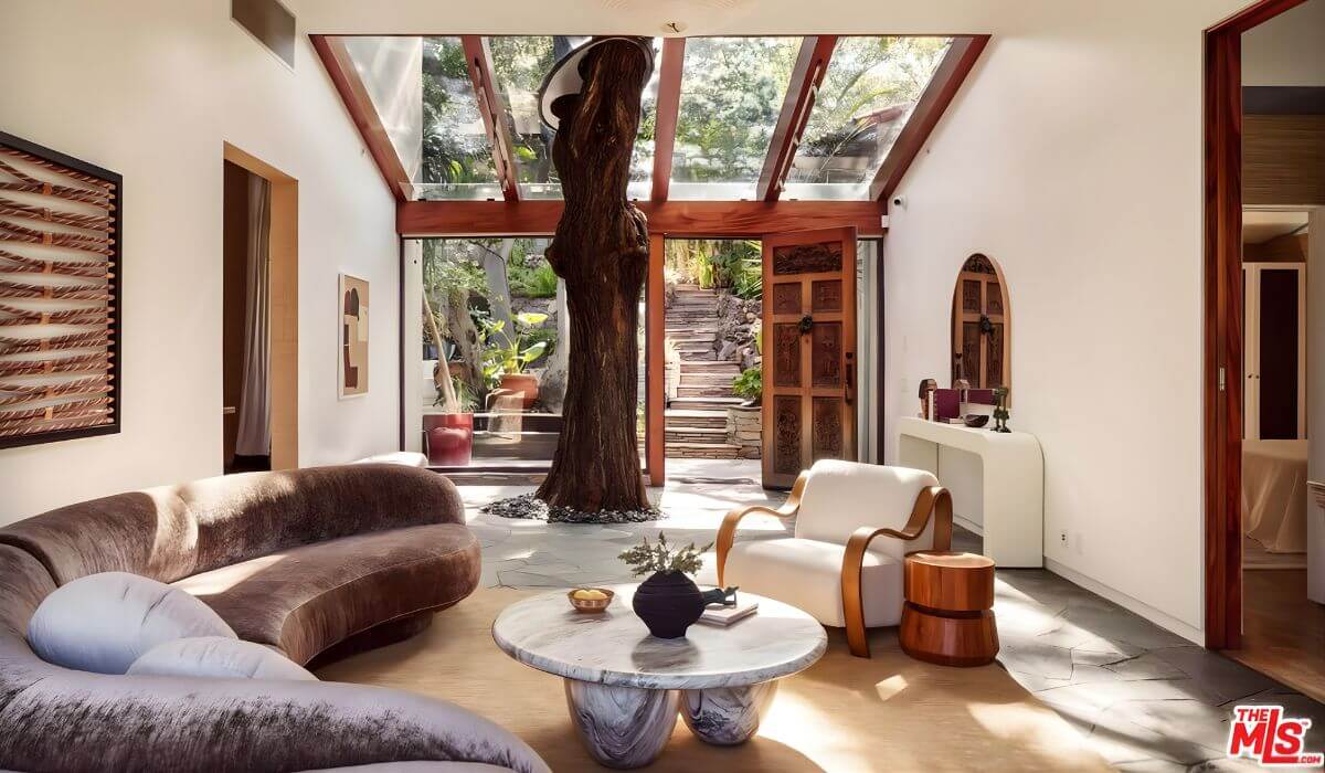 8882 Lookout Mountain Ave