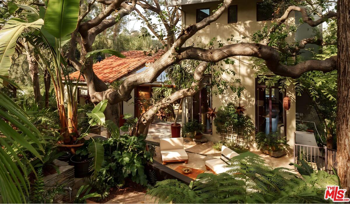 8882 Lookout Mountain Ave