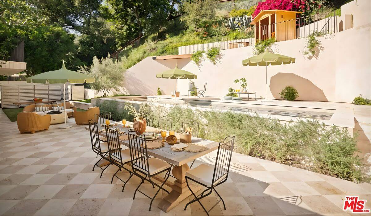 3640 Mandeville Canyon Rd