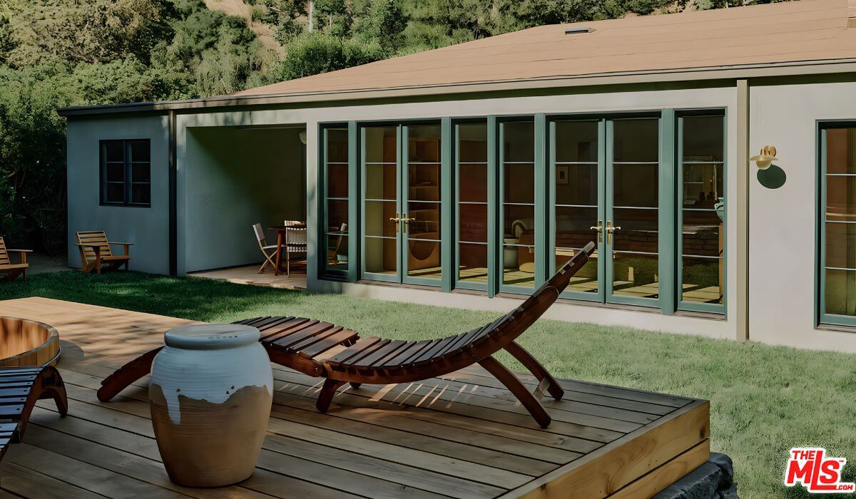 2633 Mandeville Canyon Rd