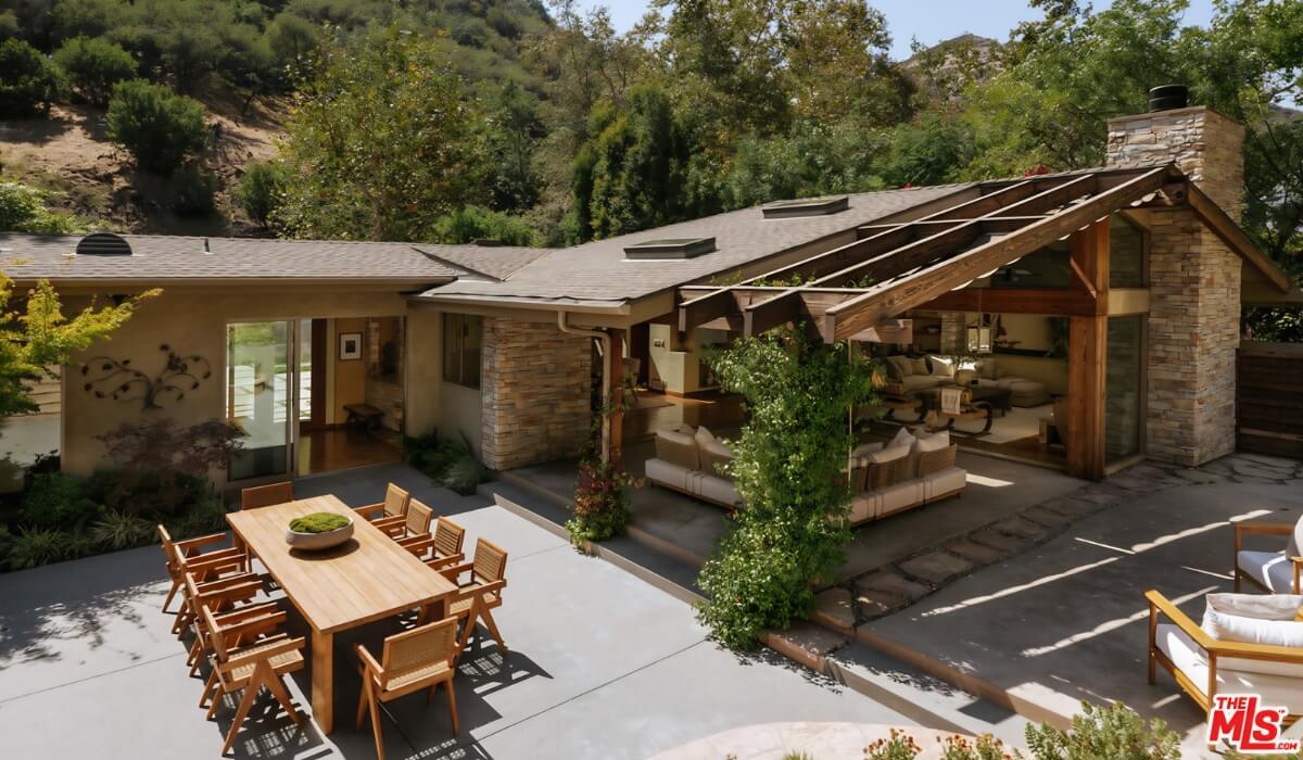 2618 Mandeville Canyon Rd