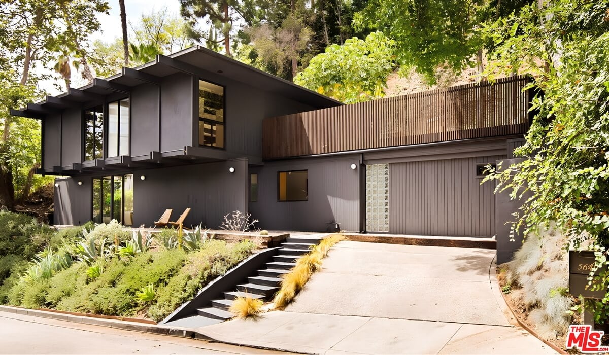 5649 Valley Oak Dr